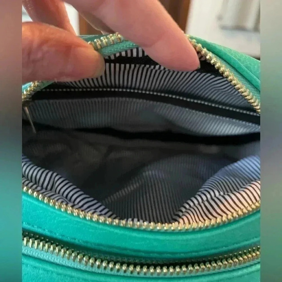 Crossbody bag, double compartment, adjustable chain strap, tassel detail NWT - Picture 4 of 5